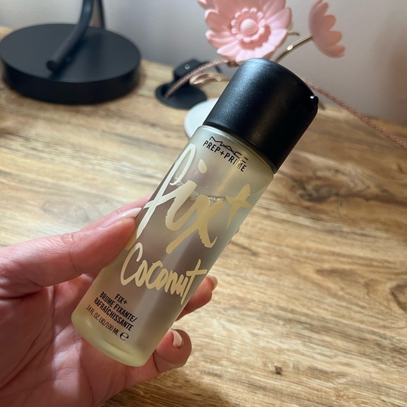 MAC COSMETICS • PREP + PRIME FIX+ • COCONUT SETTING SPRAY - Picture 2 of 6
